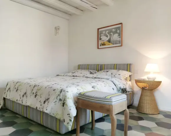 bedroom with beams green terracotta tiles floor 
