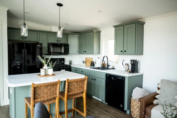 cuisine avec îlot petite maison de 62m2 Sonoma par Zook Cabins