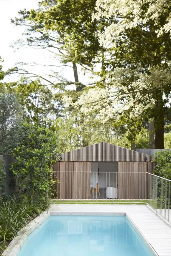 pool house façade bois