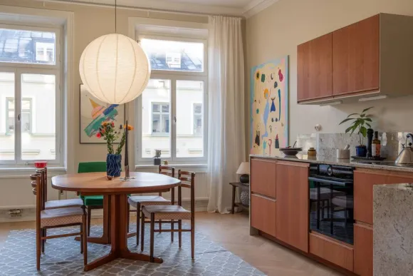 cuisine et salle à manger décoration mid-century appartement ancien rénové