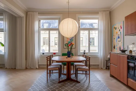cuisine et salle à manger décoration mid-century appartement ancien rénové