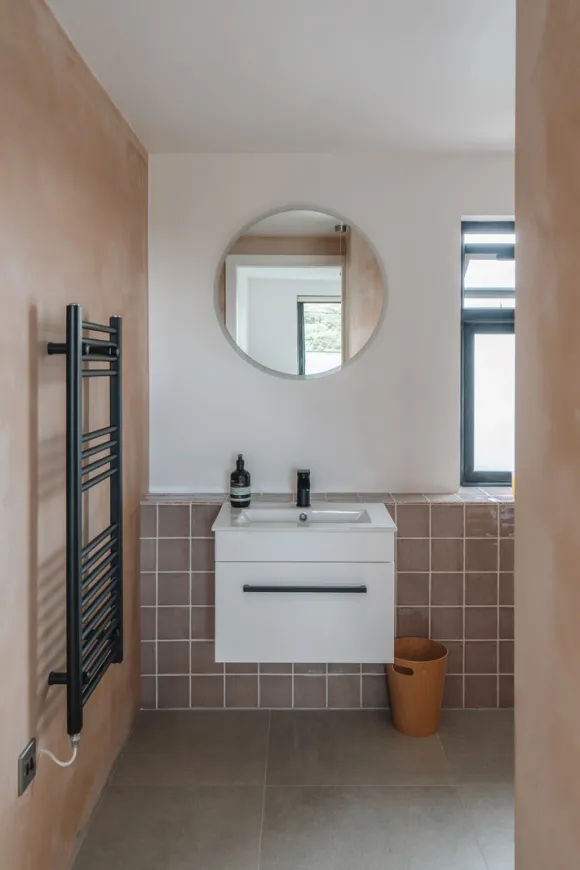 salle de bain design terracotta