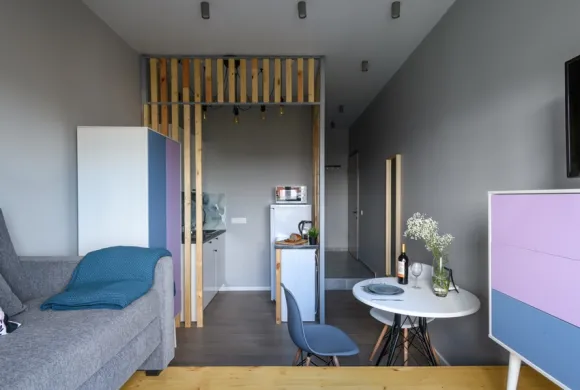 cuisine et salon studio 18m2 avec estrade podium décoration moderne