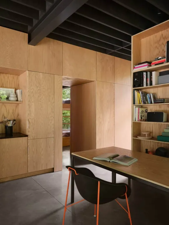 cuisine ouverte et salle à manger avec bibliothèque maison en bois contemporaine décoration design