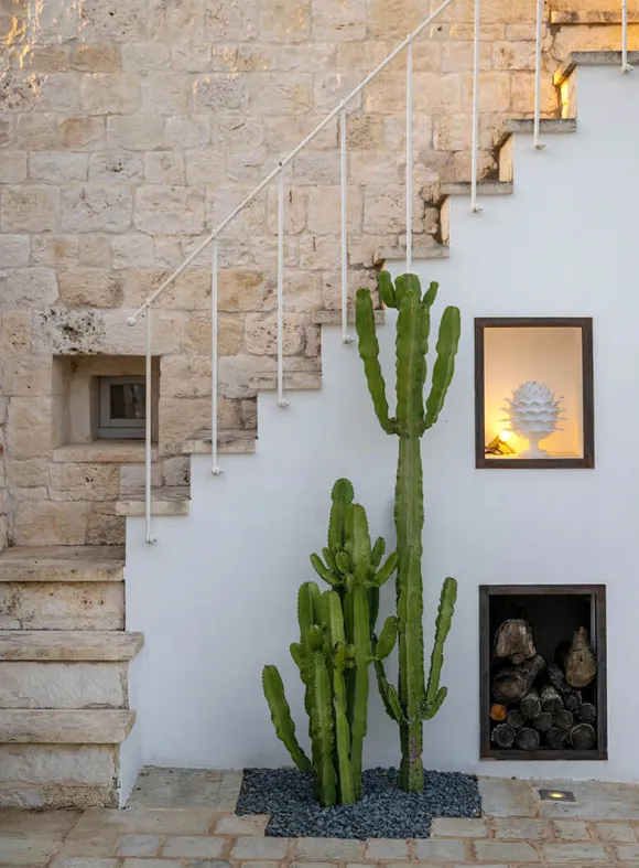 escalier extérieur en pierres