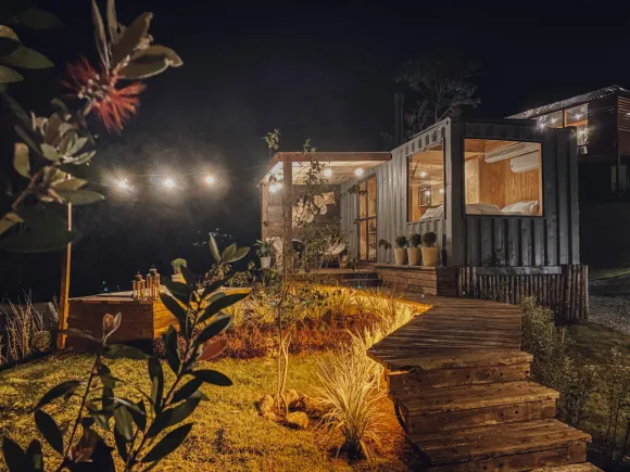 mini maison container avec jacuzzi