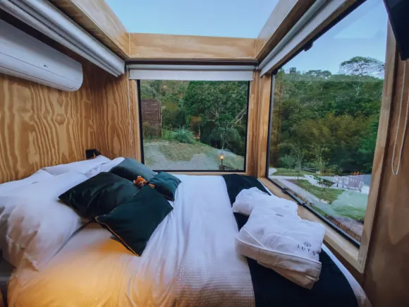 chambre mini maison container avec jacuzzi