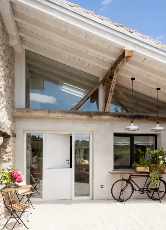 maison ancienne en pierres rénovée en Espagne
