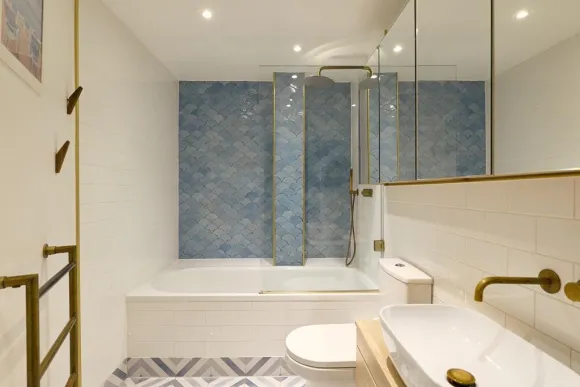 salle de bain carrelage bleu