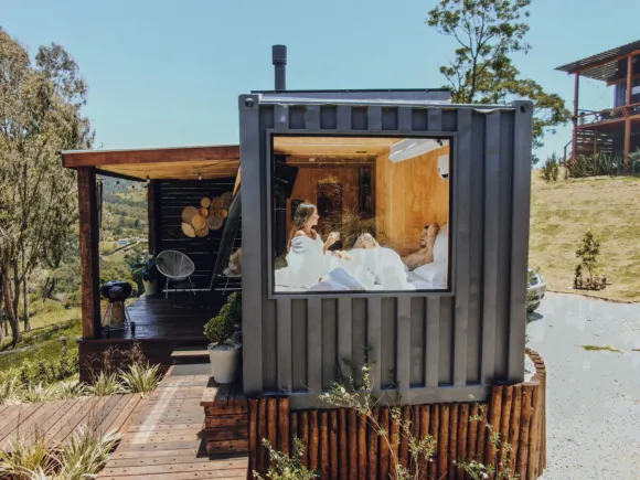 mini maison container avec jacuzzi