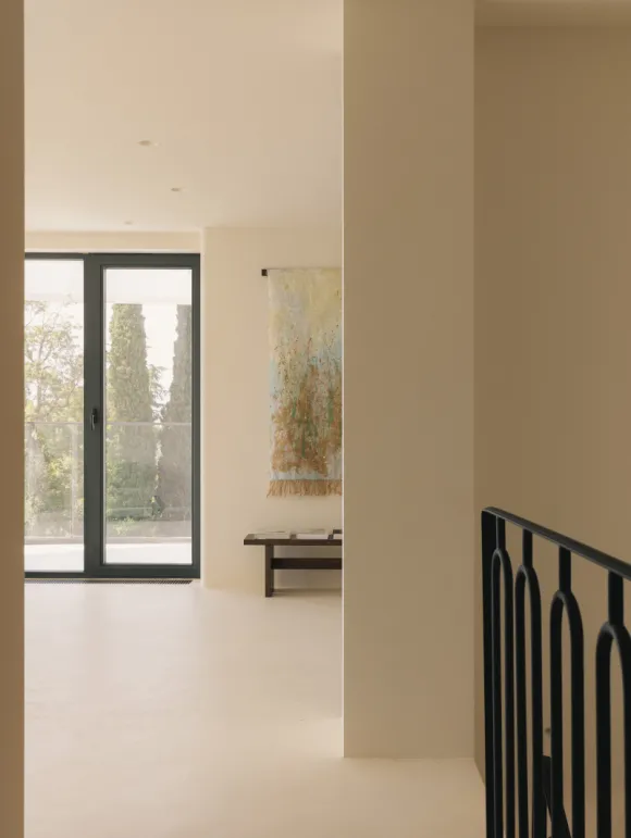 entrée avec escalier décoration contemporaine beige