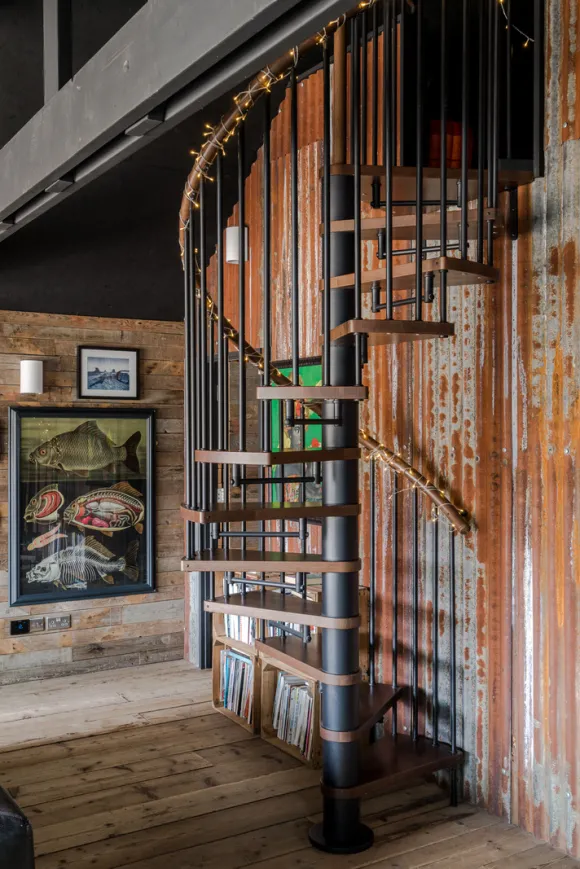 escalier colimaçon maison atypique décoration vintage