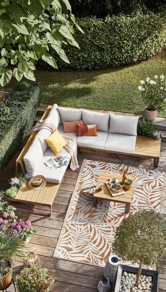 terrasse aménagée avec canapé d'angle
