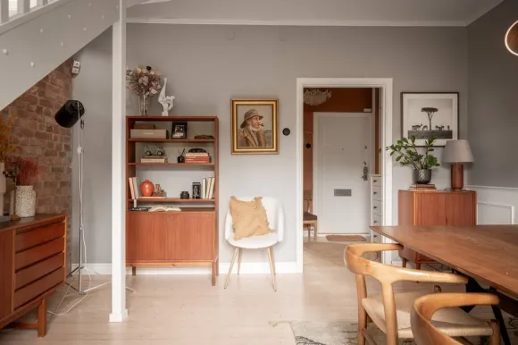 salle à manger avec escalier appartement en duplex 65m2