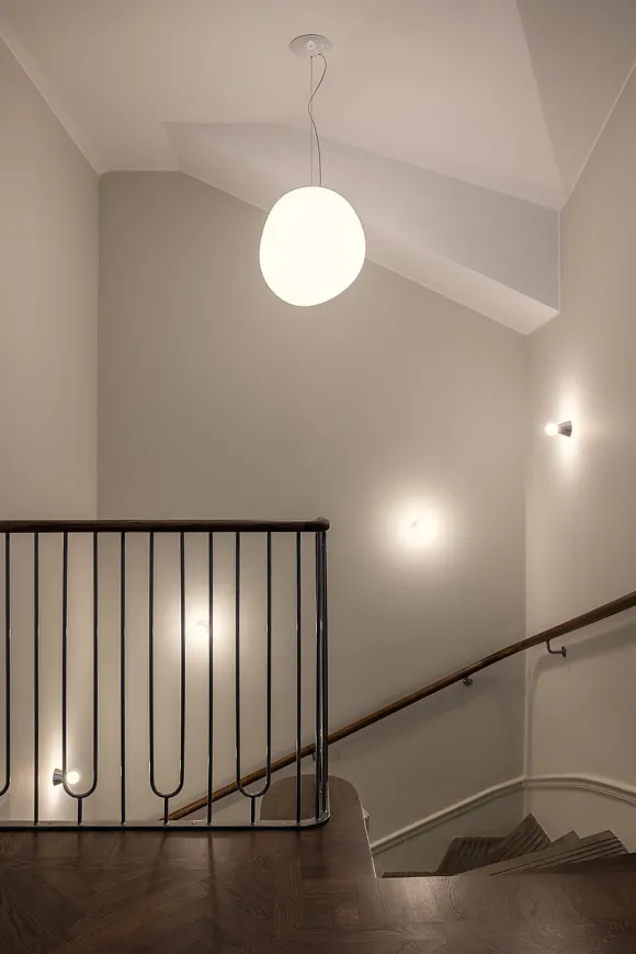 palier avec garde-corps métal escalier ancien