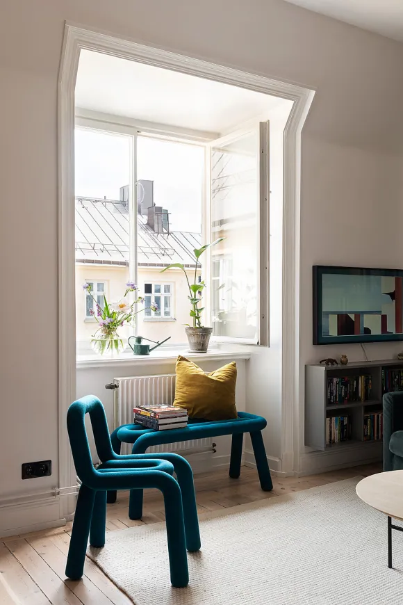 salon avec chaise et banc Bold Moustache décoration scandinave