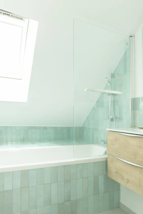 salle de bain verte maison rénovée Little Worker