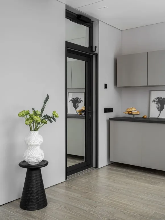 cuisine décoration design grise petite maison miroir de 36m2