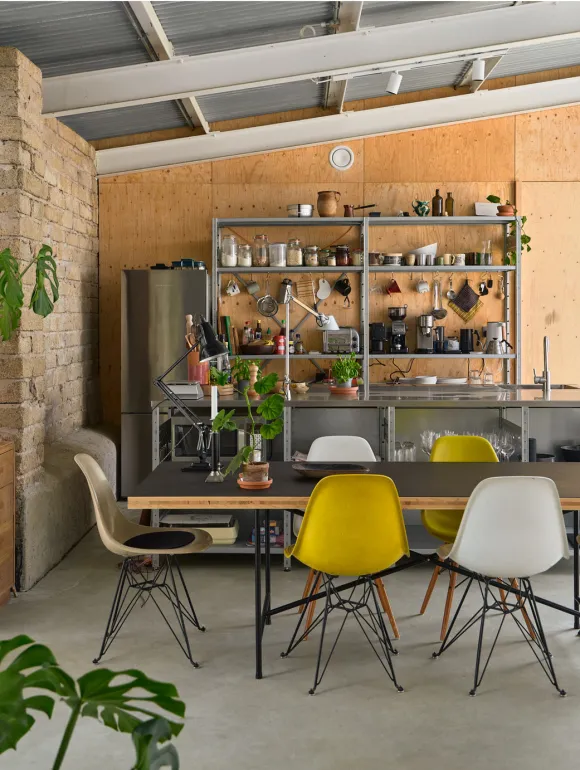 salle à manger et cuisine décoration vintage grange rénovée en maison architecte The Old Byre Ile de Wight