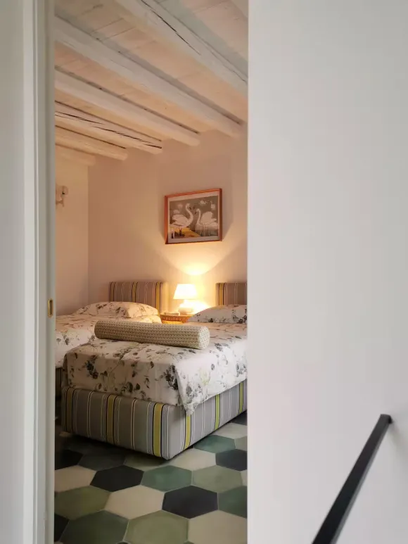 bedroom with beams green terracotta tiles floor 