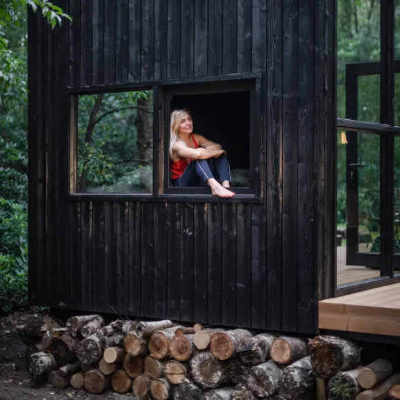 petite maison façade noire BushBox