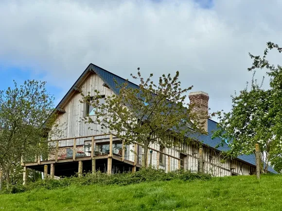 maison ancienne rénovée à colombages en Normandie le Clos du Haut