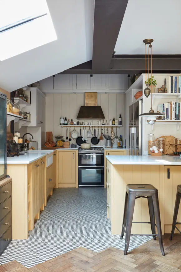 cuisine jaune sous combles