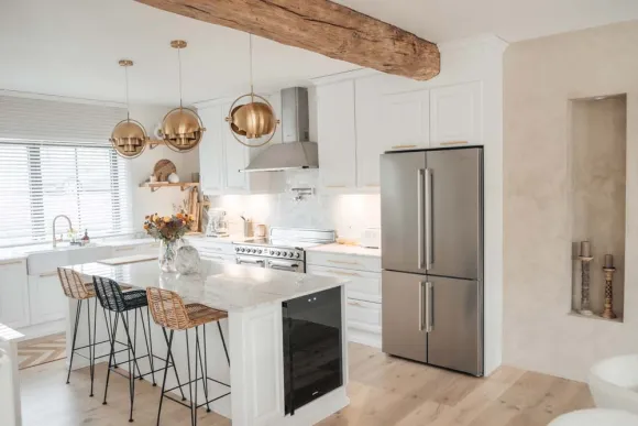 cuisine blanche avec poutre
