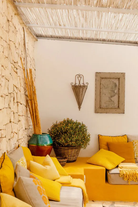 salon maison en pierres dans les Pouilles