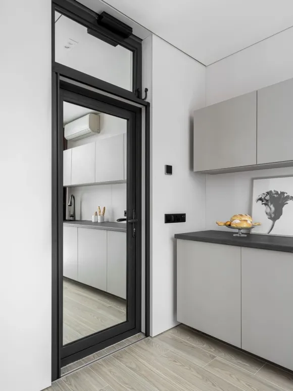 cuisine décoration design grise petite maison miroir de 36m2