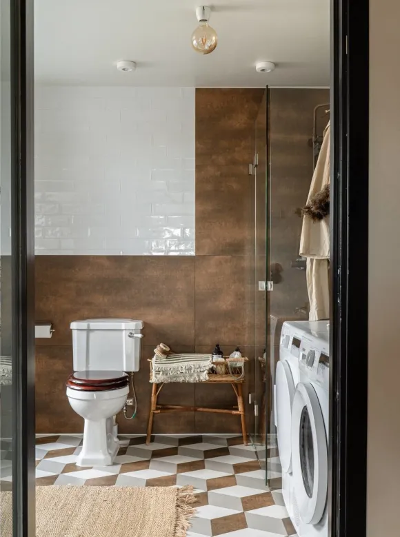 salle de bain rétro carrelage 3D géométrique appartement en duplex décoration scandinave