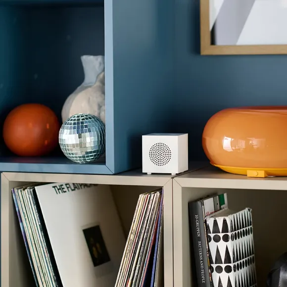 bibliothèque avec lampe Ikea Varblixt 2026