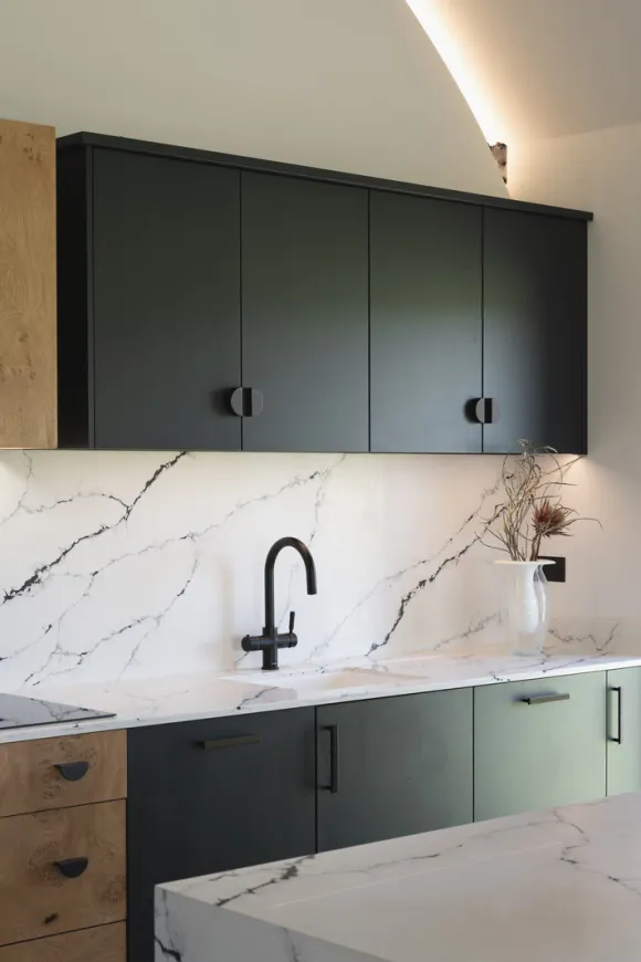 cuisine design noire maison contemporaine