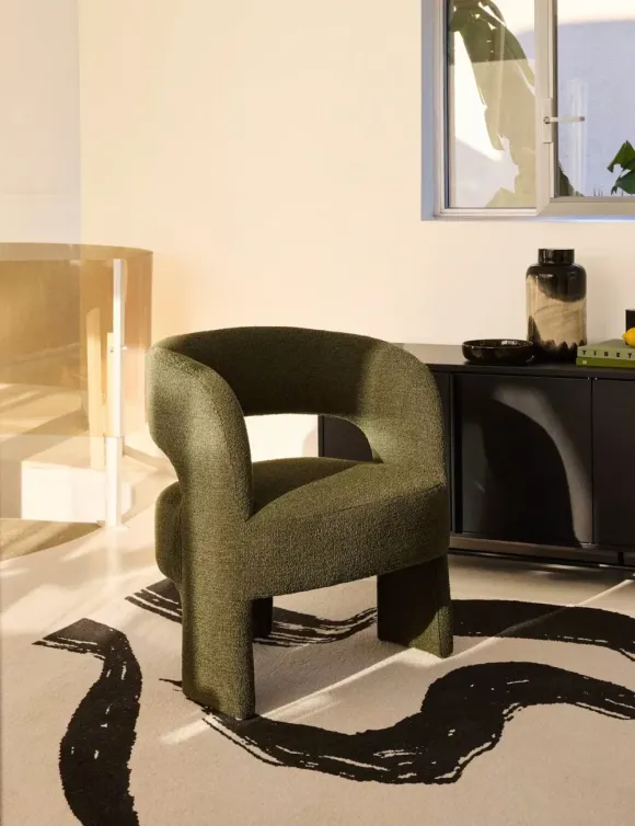 salon avec fauteuil vert Catalogue Maisons du Monde 2025