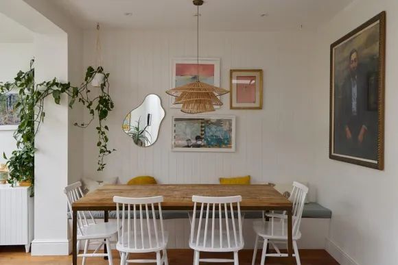 salle à manger avec banc appartement avec jardin Londres décoration contemporaine