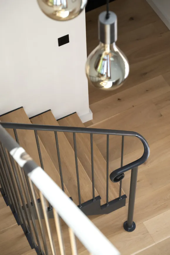 escalier bois et métal noir