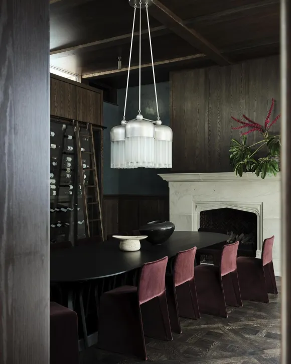 salle à manger avec cheminée classique décoration contemporaine