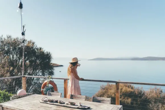 terrasse cabane sur la mer